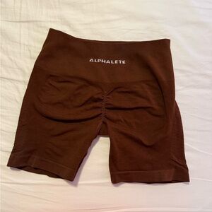 Alphalete Women's Chocolate Scrunch Gym Shorts 5” Seam